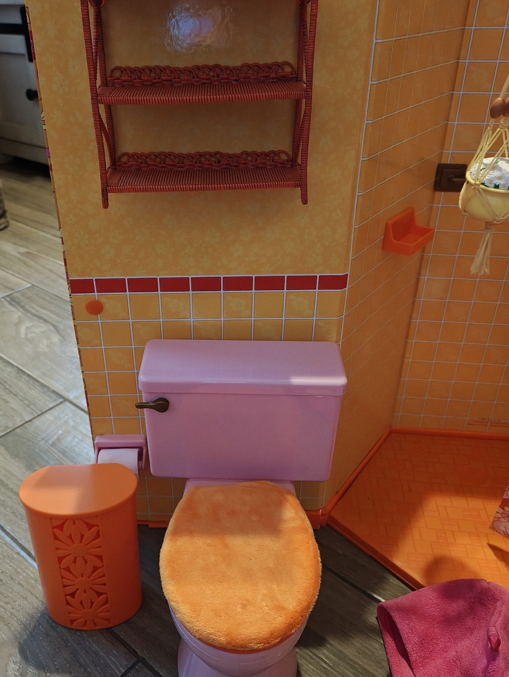 The American Girl Doll Groovy Bathroom Set With All Accessories - Picture 5 of 13